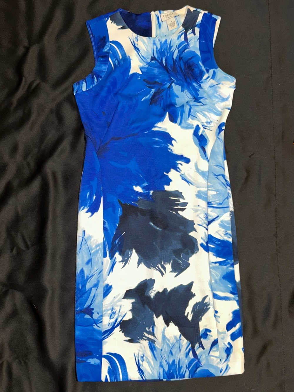 Carmen Marc Valvo Blue and White Abstract Print Tunic Top